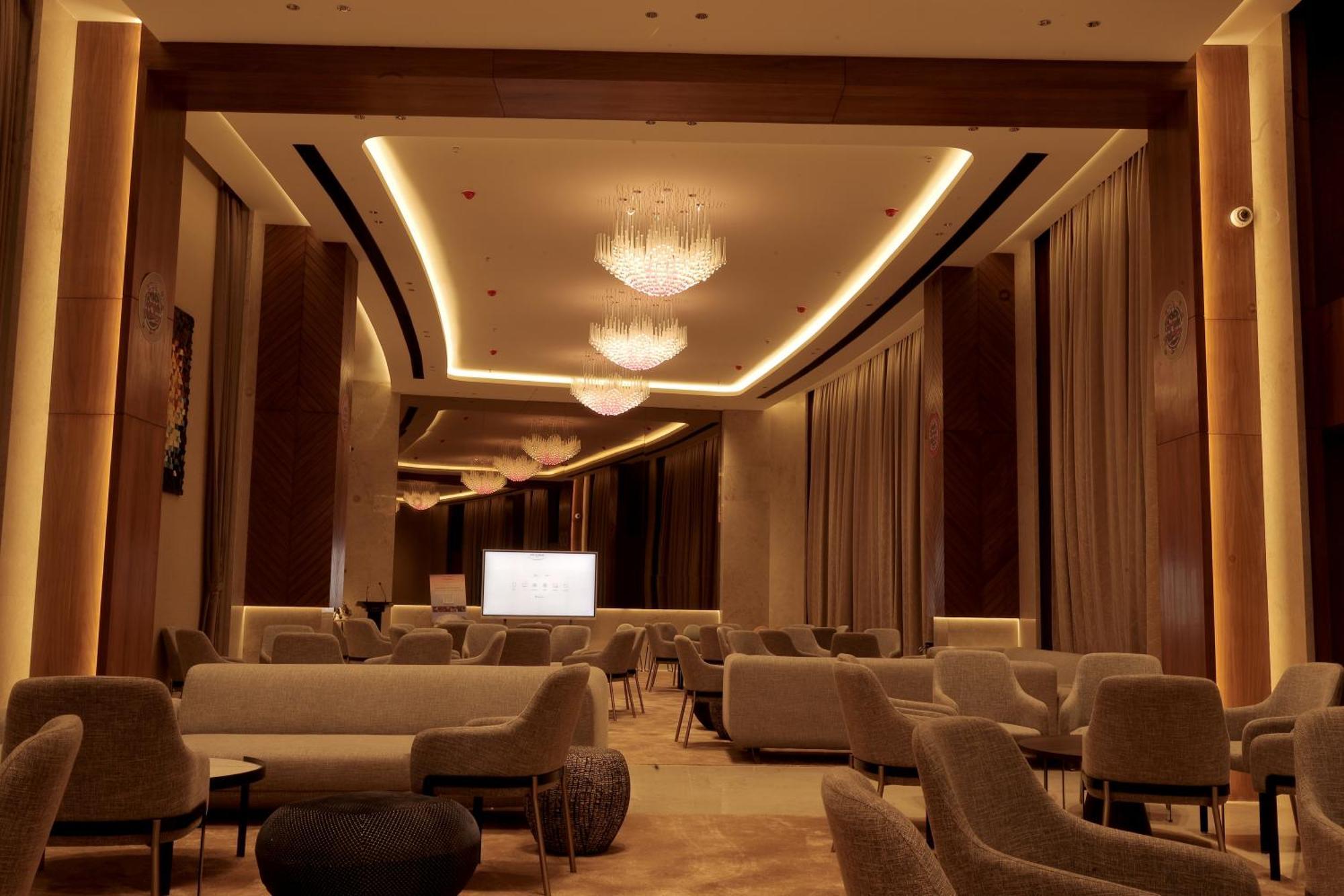 The World Surat Hotel Kültér fotó