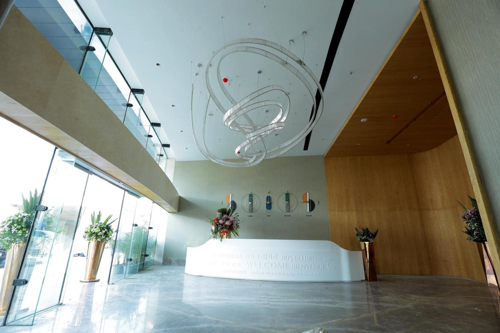 The World Surat Hotel Kültér fotó