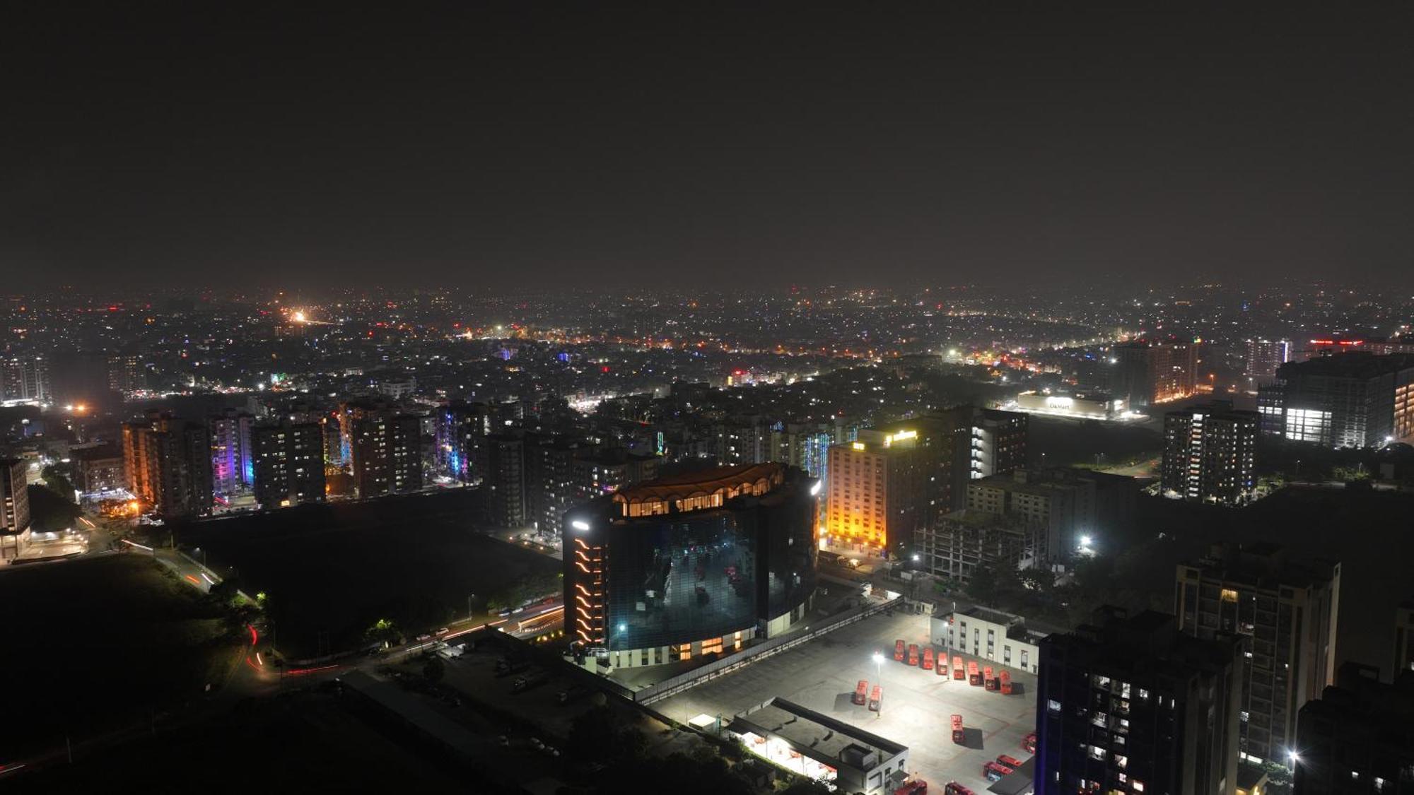The World Surat Hotel Kültér fotó