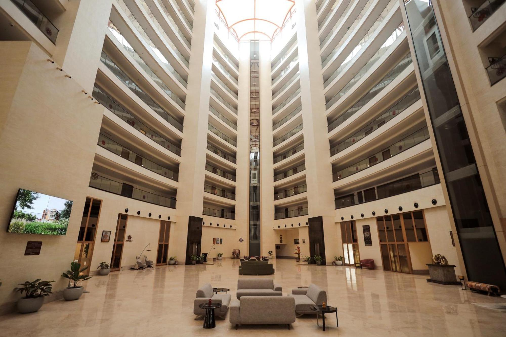 The World Surat Hotel Kültér fotó